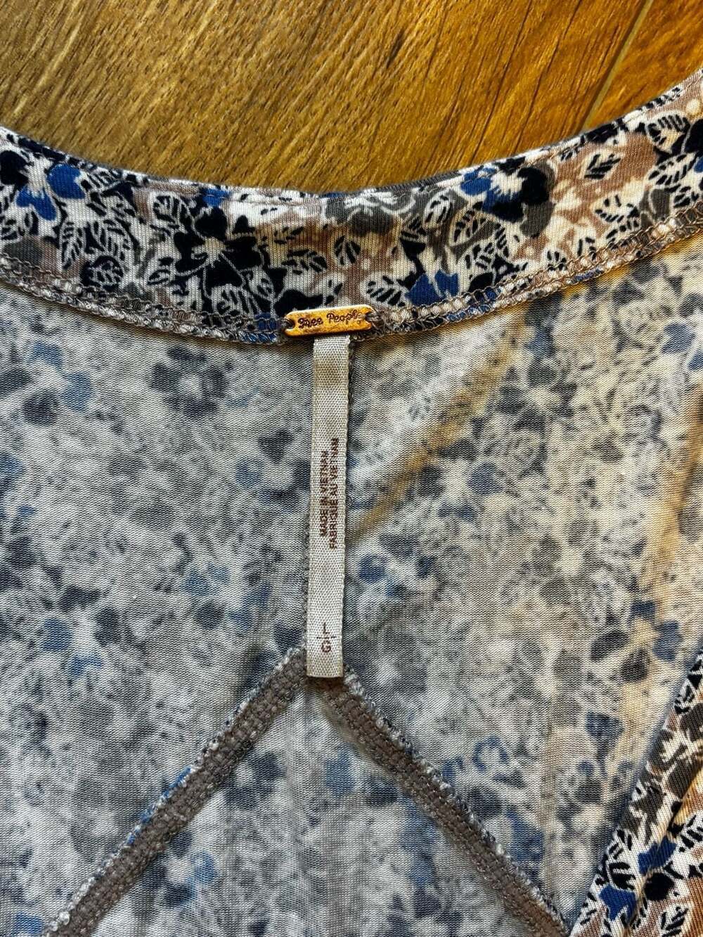 Free People Floral Button-Front Ruched Sleeve Top Size L - Picture 2 of 7